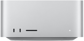 Mac Studio vist forfra i sølv, med to USB-C-porter, SDXC-kortplass, statusindikatorlys, smalnet sokkel nederst, flat topp, avrundede sider og rette kanter
