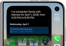 En lukket iPhone Duo viser en Siri AI-varsling med en kalenderoppdatering på frontskjerrmen