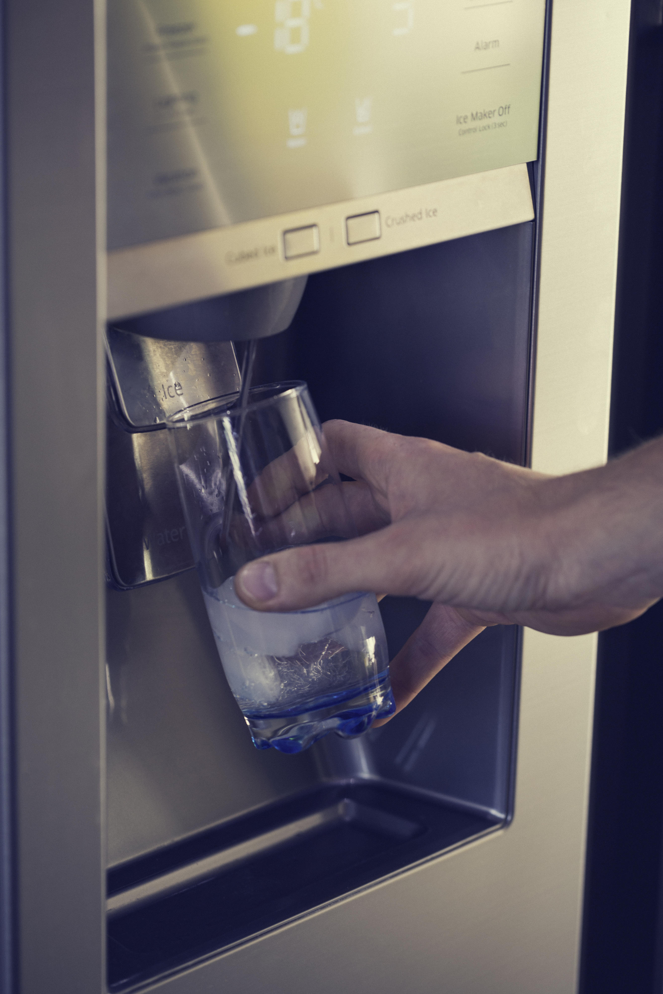 Hvorfor velge kjøleskap med vanndispenser? | Elkjøp