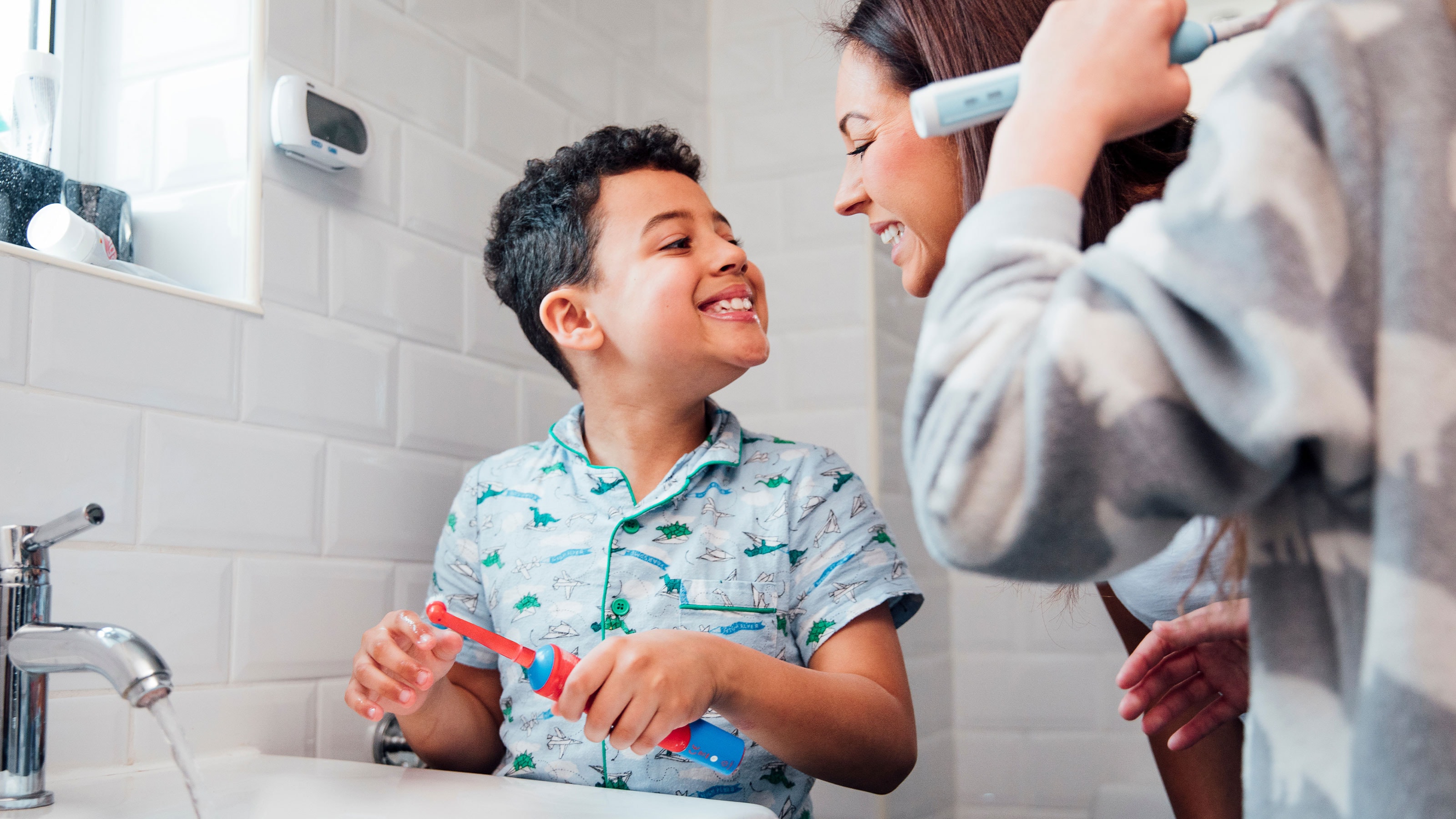 Guide: Finn riktig elektrisk tannbørste til barnet ditt | Elkjøp