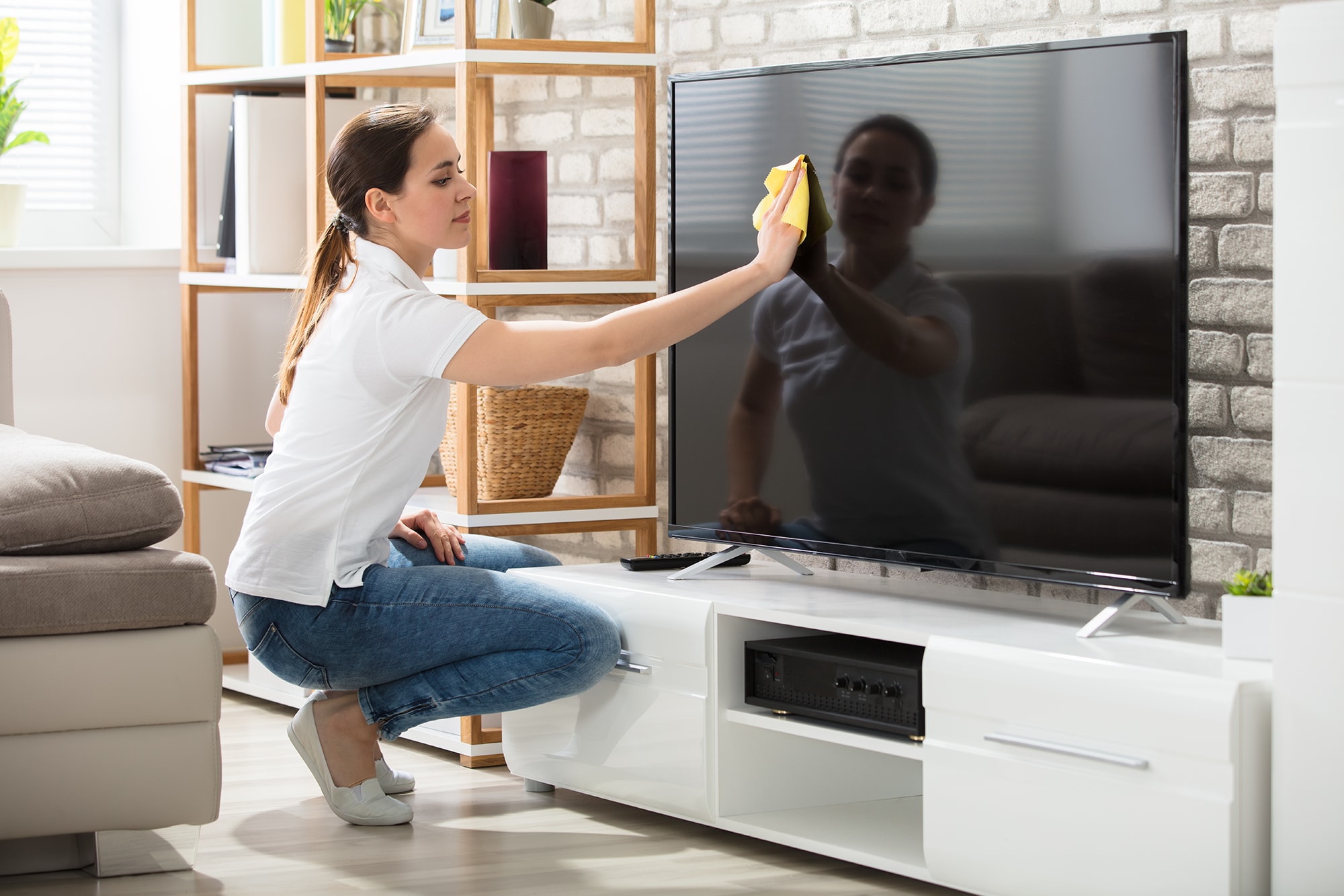 I denne guiden får du 5 tips til hvordan du skal rengjøre TV-skjermen din |  Elkjøp