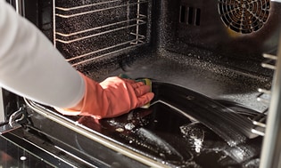 Slik gjør du ovnen ren innvendig og utvendig | Elkjøp